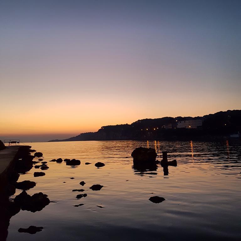 O Petit Monde Hotel Sanary-sur-Mer Kültér fotó
